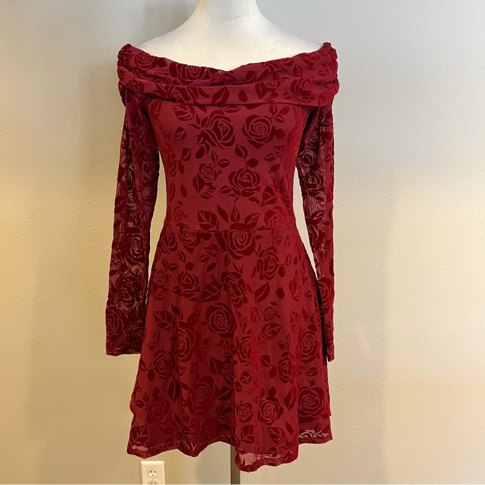 Wild fable Elegant velvet Red Floral Off-Shoulder Dress size extra small